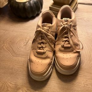 Nike tennis shoes size 10 great shape.